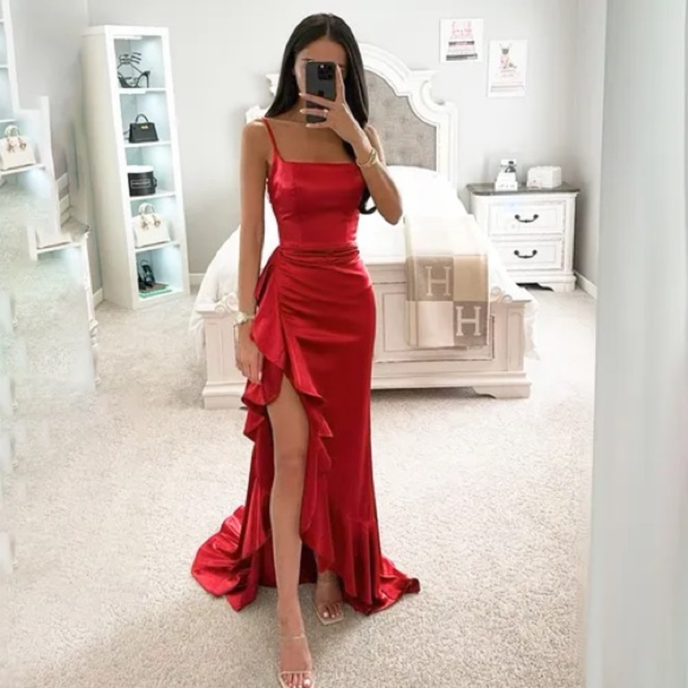 Elegant Red Satin Evening Dress